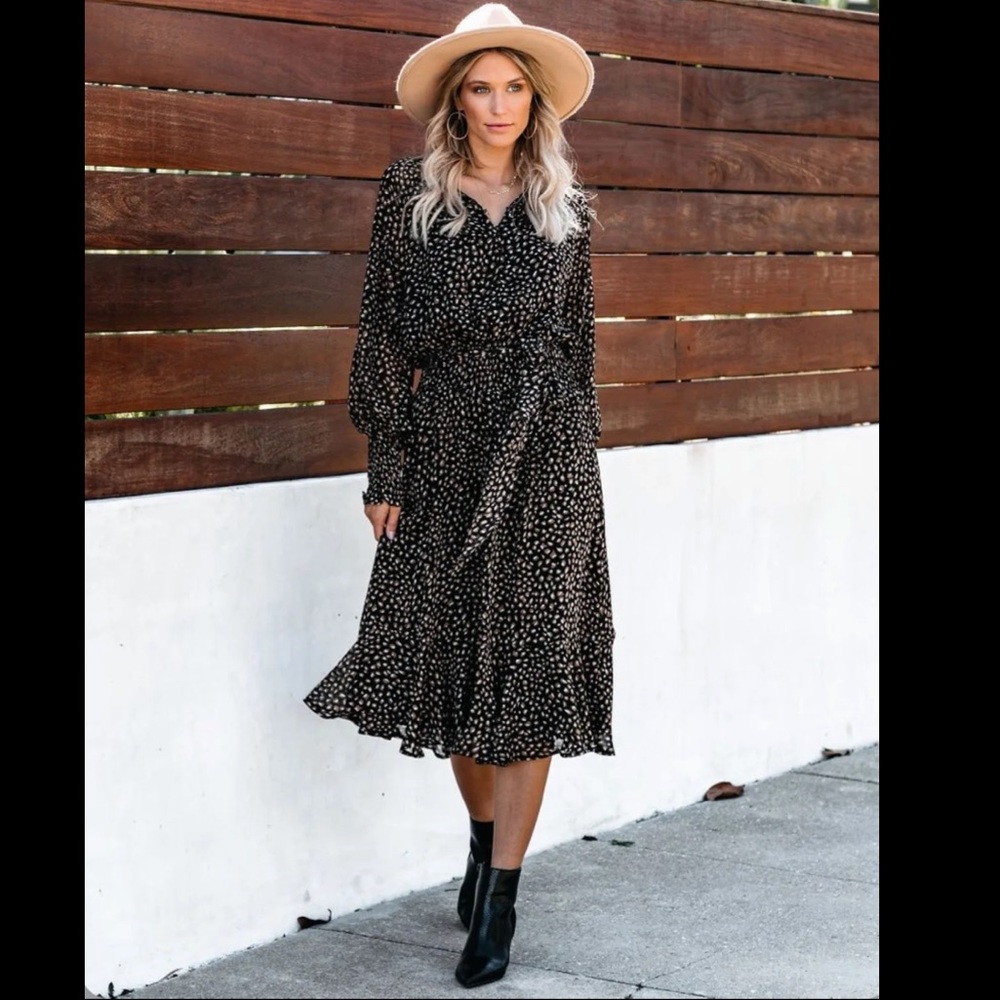 ✨ LEOPARD SMOCKED MIDI DRESS✨🖤